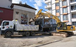 BAŞKAN YAVUZ YENİ SEMT PAZAR YERİNİN TEMEL KAZI ÇALIŞMALARINI BAŞLATTI