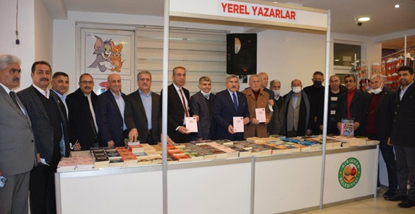 Kırıkhan’da kitap fuarı açıldı    