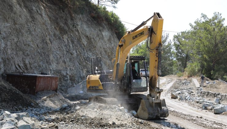 ARSUZ’DA YOL YAPIM, BAKIM VE ONARIM ÇALIŞMALARI DEVAM EDİYOR