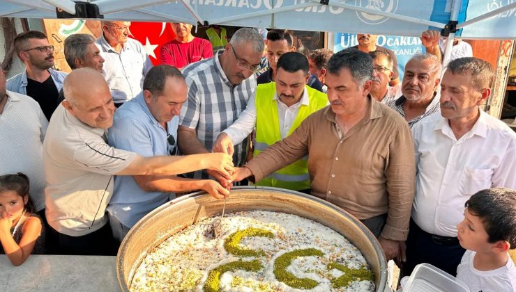 ÜLKÜ OCAKLARINDAN VATANDAŞLARA AŞURE İKRAMI