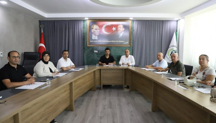 ALTINÖZÜ’NDE FESTİVAL DEĞERLENDİRME TOPLANTISI GERÇEKLEŞTİ