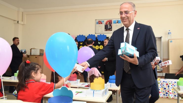 BAŞKAN YAPAR; “ İLK DERS ZİLİNİ ÇALARAK ÇOCUKLARIMIZIN HEYECANINI PAYLAŞTIK”