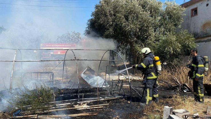 HATAY’DA BOŞ ÇADIR YANARAK KÜLE DÖNDÜ