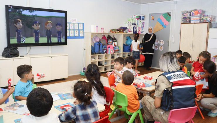 HATAY’DA JANDARMA EKİPLERİ ÖĞRENCİLERLE BULUŞTU