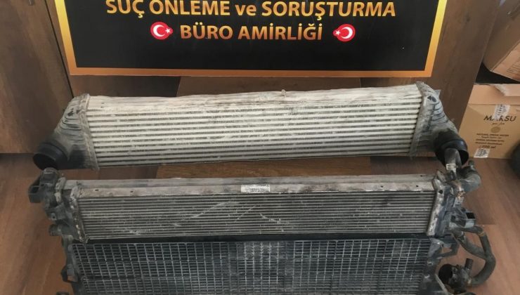 ARACIN PARÇALARINI ÇALAN ŞAHIS, ÇALDIKLARIYLA YAKALANDI  