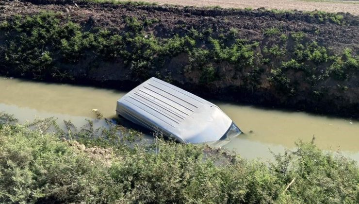 SU KANALINA DÜŞEN KAMYONET SÜRÜCÜSÜ YARALANDI  