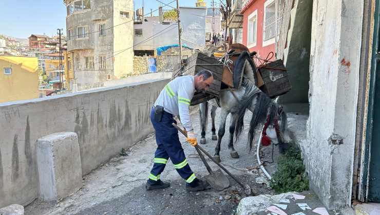 ARAÇ GİREMEYEN SOKAKLARIN TEMİZLİĞİ KIROĞLAN’DAN SORULUYOR