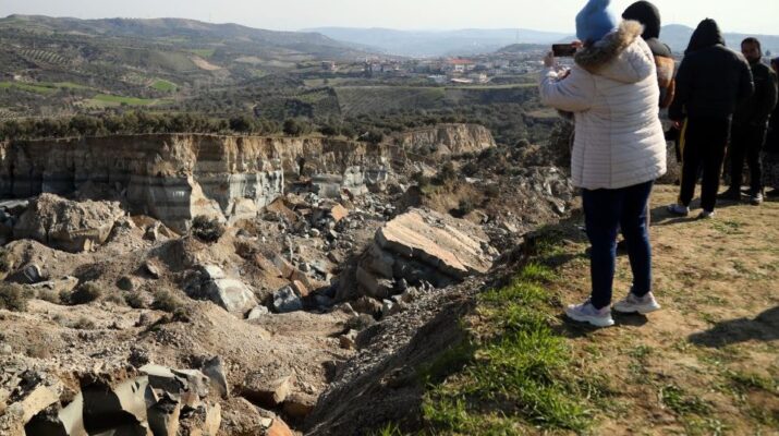 DEPREM HATAY’IN ZEMİNİNİ KAYDIRDI