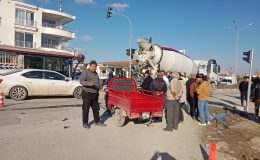 BETON MİKSERİ İLE ÇARPIŞAN MOTOSİKLETİN SÜRÜCÜ ÖLDÜ  