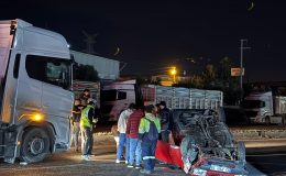 TAKLA ATARAK HURDAYA DÖNEN ARAÇ SÜRÜCÜSÜ YARALANDI