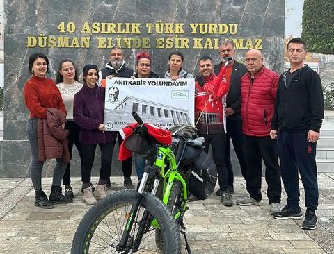 ETHEM BAKLACI, DEMİR ATI İLE ANITKABİR’E DOĞRU YOLA ÇIKTI