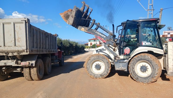 YENİ MAHALLE OVA CADDESİ’NDE ASFALTA HAZIRLIK ÇALIŞMALARI SÜRÜYOR