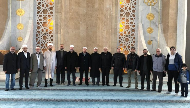 ÜÇ AYLAR SABAH NAMAZI BULUŞMASI NİHAL ATAKAŞ CAMİİ’NDE GERÇEKLEŞTİRİLDİ