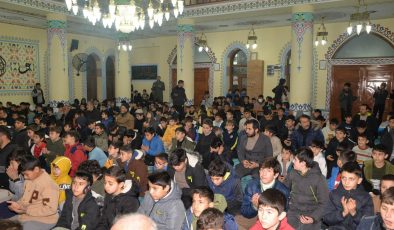 HATAY İL MÜFTÜSÜ MEVLÜT TOPÇU GENÇLERLE CAMİDE BULUŞTU