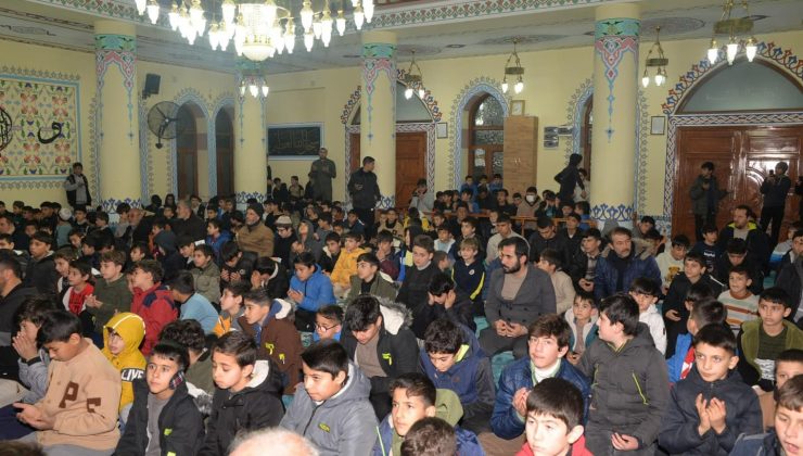 HATAY İL MÜFTÜSÜ MEVLÜT TOPÇU GENÇLERLE CAMİDE BULUŞTU