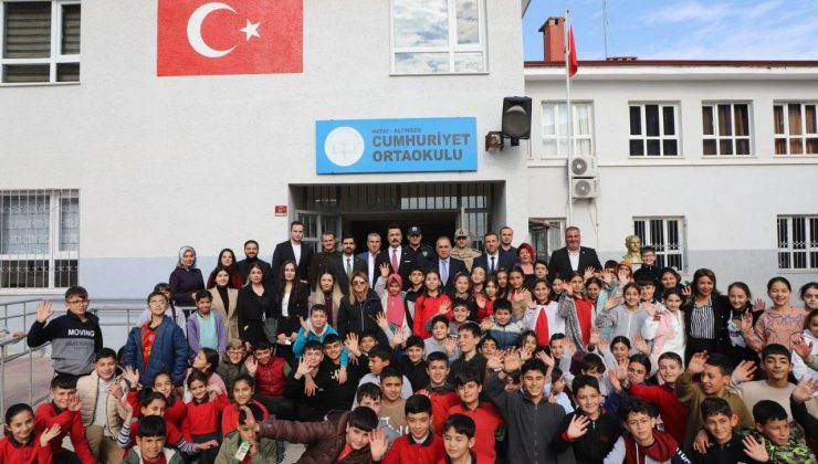 ALTINÖZÜ’NDE İLK DERS ZİLİ YENİDEN ÇALDI