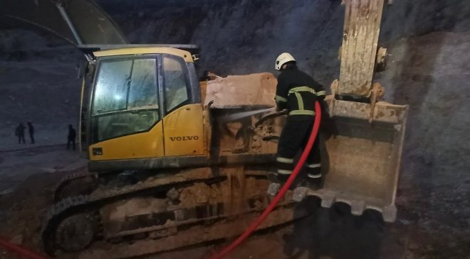 HATAY’DA TAŞ OCAĞINDA İŞ MAKİNESİ YANDI