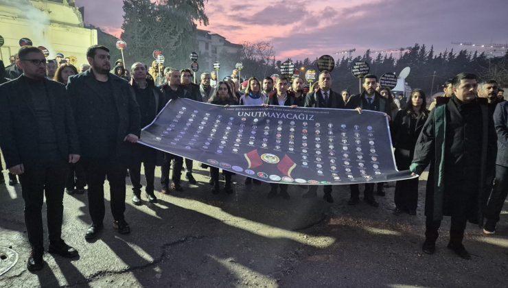 HATAY BAROSU DEPREM ŞEHİDİ MESLEKTAŞLARINI SESSİZ YÜRÜYÜŞLE ANDI