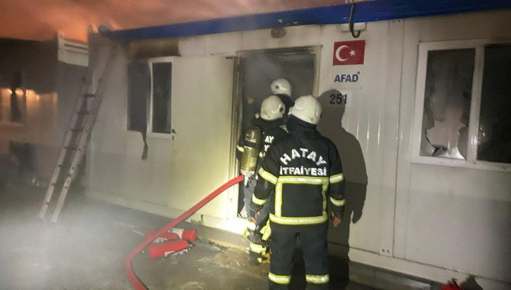 HATAY’DA KONTEYNER YANGINDA KÜLE DÖNDÜ