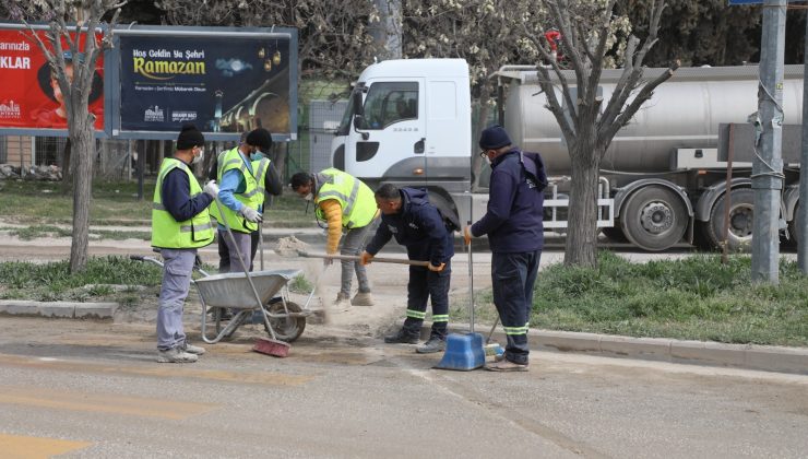 HBB’NİN TEMİZLİK ÇALIŞMALARI GECE VE GÜNDÜZ SÜRÜYOR